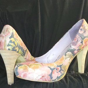 Floral Pattern heels - size 37  - gently used